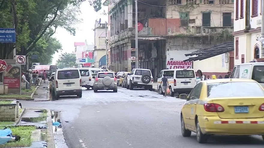 Los políticos se han encargado de traficar con la esperanza de los colonenses, asegura activista