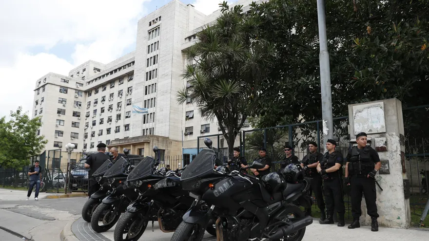 La Justicia argentina decretó hoy la "inmediata" salida en libertad del exvicepresidente del país Amado Boudou (2011-2015), procesado en dos causas por supuesta presentación de facturas falsas y por lavado dinero, según un fallo al que tuvo acceso Efe.
