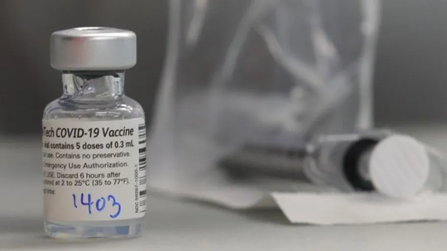 La farmacéutica Pfizer impide revelar detalles de las negociaciones por su vacuna.