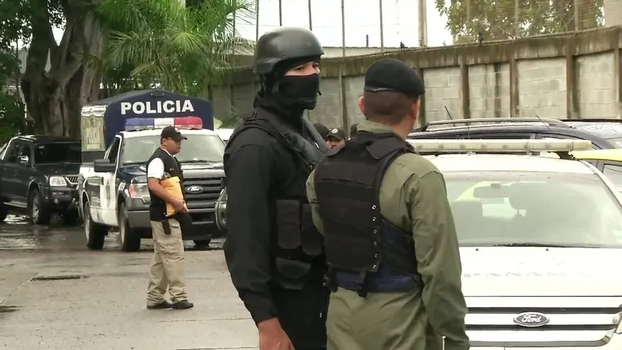 Aprehenden a 13 personas en operativo antipandillas en Las Mañanitas