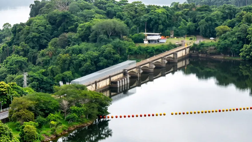 Imagen de la represa Madden, en el lago Alajuela, que es utilizado para operaciones del canal de Panamá y suministro de agua potable para parte de ciudad de Panamá y San Miguelito.