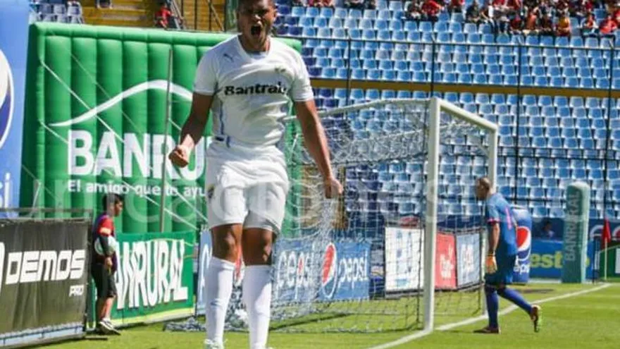 Gol y asistencia de Rolando Blackburn en Guatemala