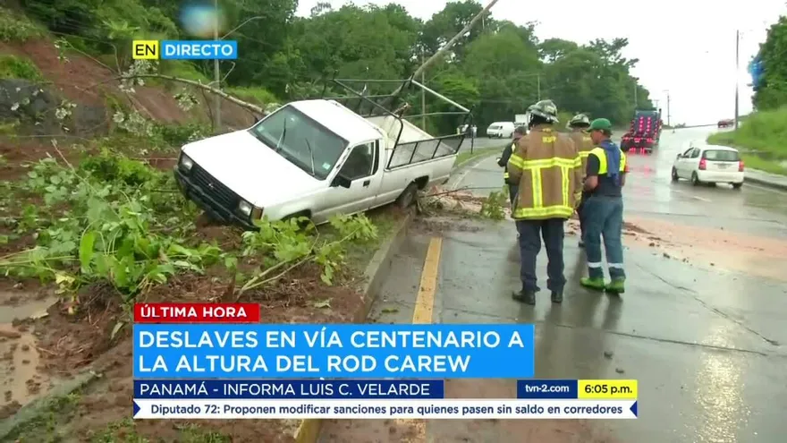 Deslizamientos de tierra en la vía Centenario