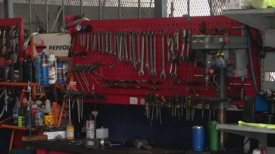 Programa dual para estudiar mecánica automotriz