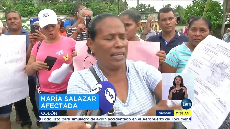 Residentes de comunidad en Colón protestan por falta de agua