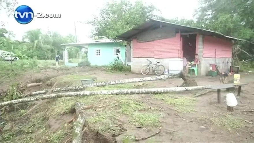 Fuertes vientos derrumban techos en Boquerón