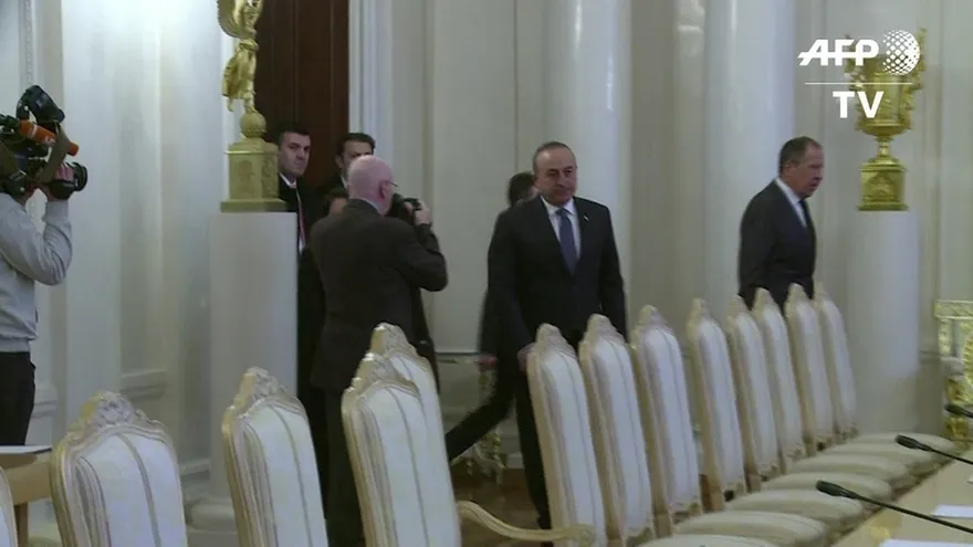 Rusia y Turquía se reúnen tras asesinato del embajador ruso