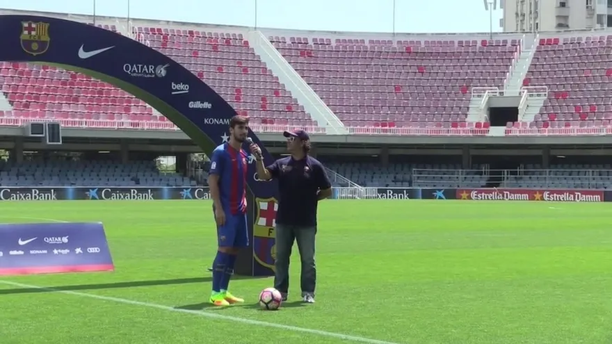 ¿Besó André Gomes el escudo del Barcelona en su presentación?