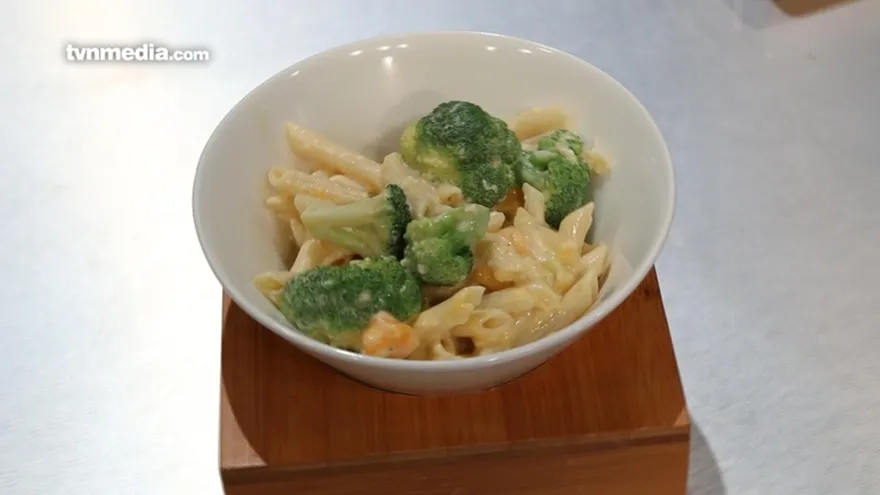 Pasta con brocoli y queso cheddar