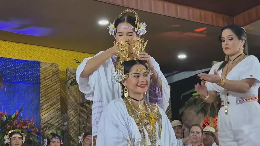 Coronación de S.M Joseline Huiguera en el Festival Nacional del Manito en Ocú