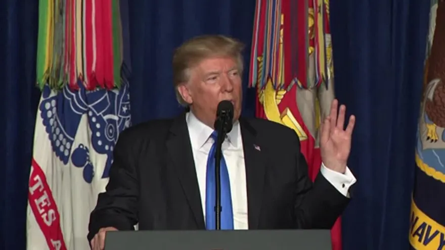 Trump descarta retirada de Afganistán y presiona a Pakistán