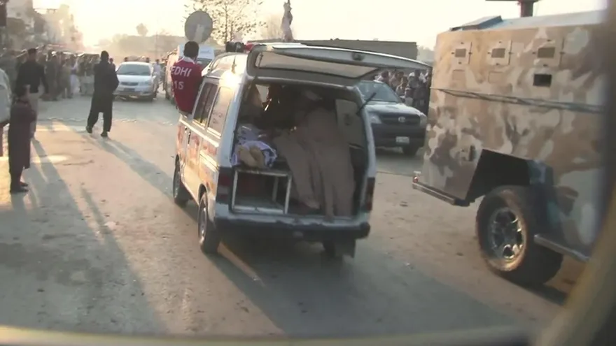 Atentado talibán sacude noroeste de Pakistán