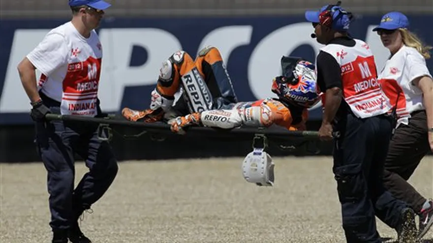 Casey Stoner se accidenta en la clasificación de Indianápolis