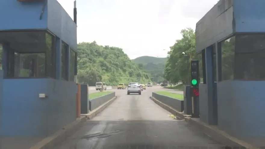 Peligro en los corredores por falta de luminarias