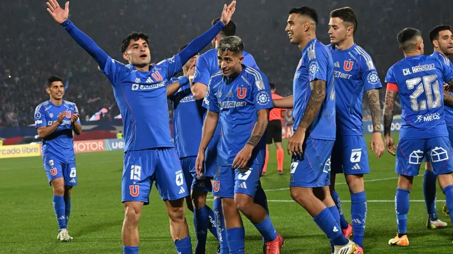 Jugadores de la Universidad de Chile celebran