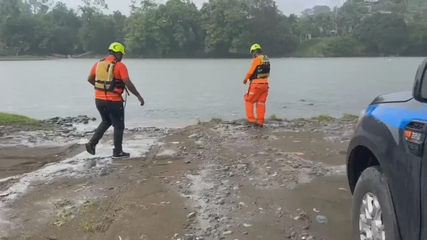 Aumentan a 77 los rescatistas en la búsqueda de de