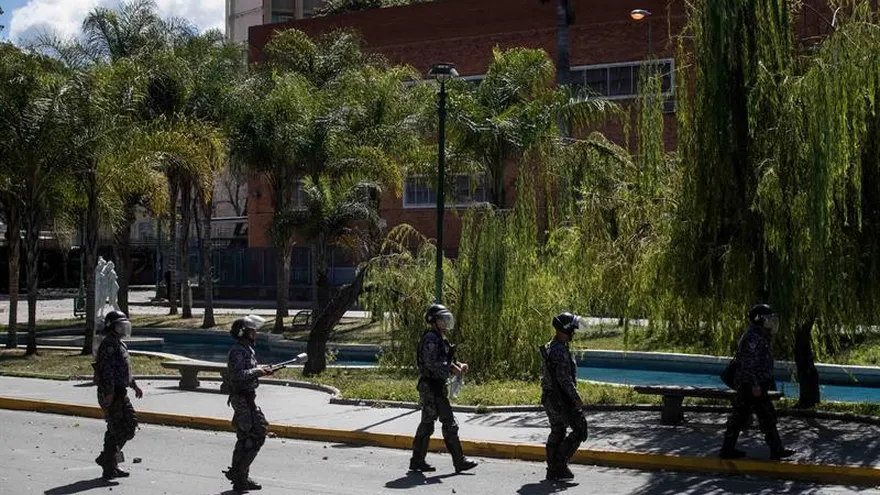 El decreto de no laborable fue dictado para los días lunes 26, martes 27 y miércoles 28 de marzo, que se unen a los festivos de Semana Santa, con lo cual los servidores públicos paralizaran su trabajo desde mañana hasta el 2 de abril.