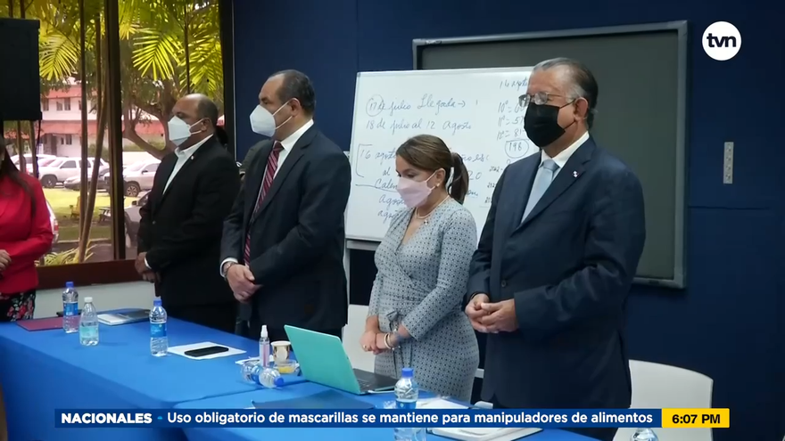 Grupo de docentes se reúne con la Ministra de Educación