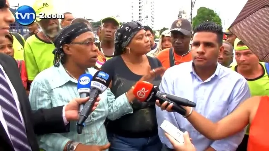 Protestan trabajadores de AAUD