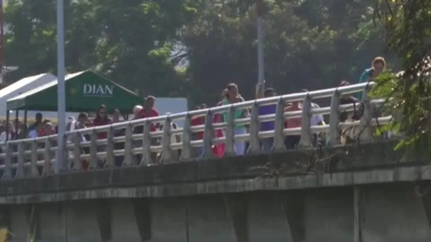 Venezuela reabre su frontera con Colombia