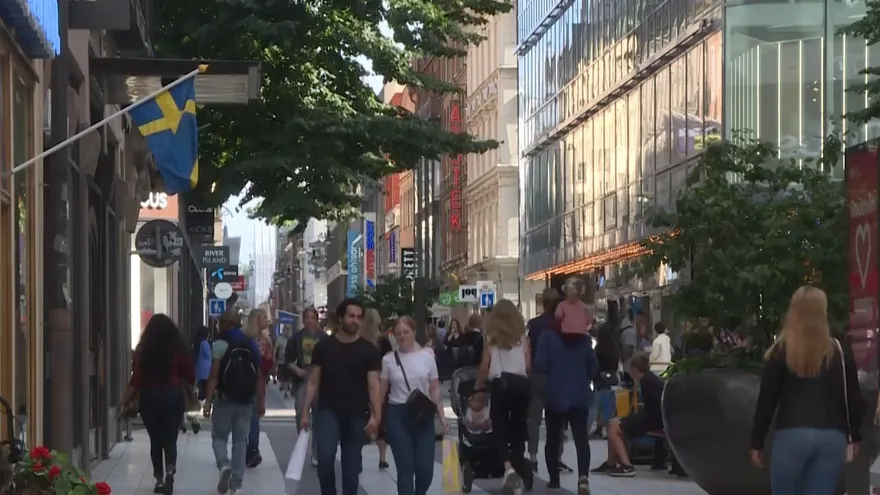 Se disparan los casos de covid-19 en Suecia