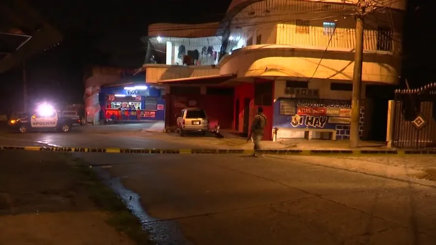 Detienen a delincuentes que irrumpieron en un local en San Miguelito