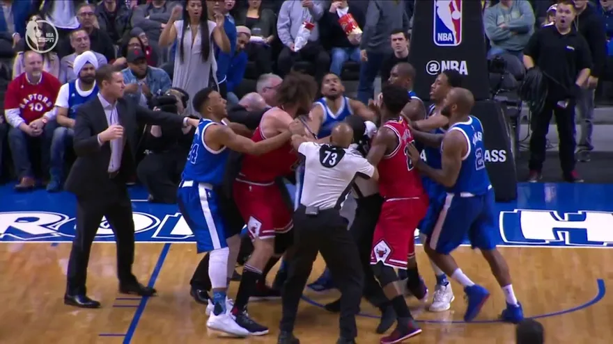 Trifulca entre Serge Ibaka y Robin López