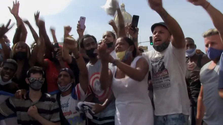 A un año de las históricas protestas, Cuba lucían el lunes en calma.