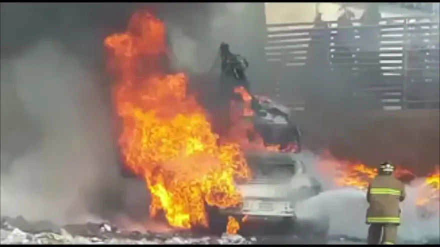 Se incendia camión de la basura en centro comercial en San Miguelito