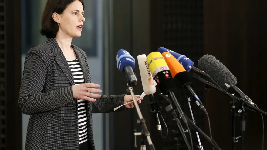 La actual portavoz de la fiscalía alemana, Frauke Koehler, ofrece una rueda de prensa.