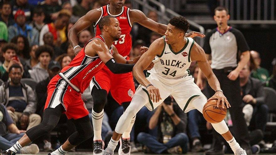Antetokounmpo, con triple-doble y marcas, asegura victoria de Bucks
