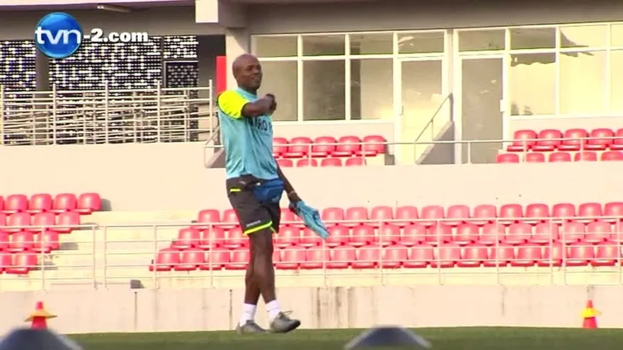 Jorge Dely Valdes le desea suerte a la selección nacional