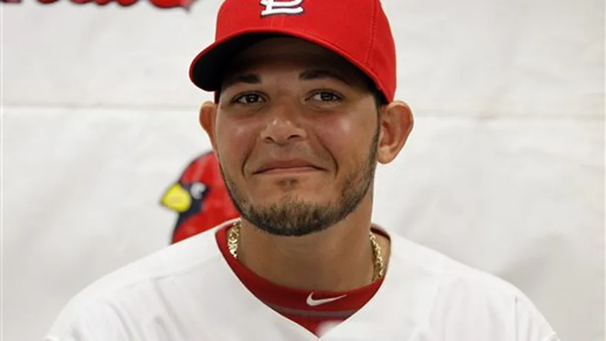 Molina obtiene un millón de dólares de bono por firmar contrato