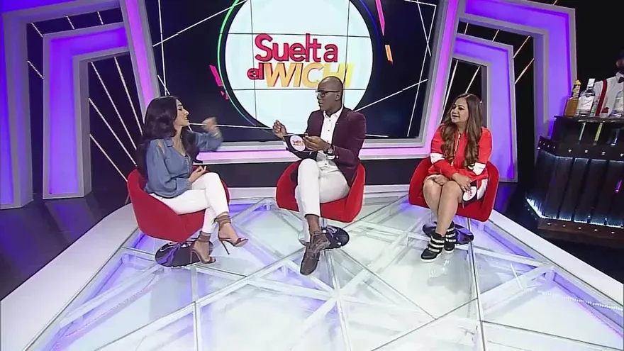 Gladys Brandao deja a su novio Julian al  descubierto