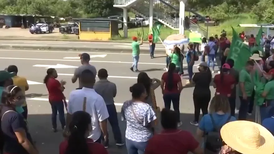 Docentes de difícil acceso protestan en Chiriquí