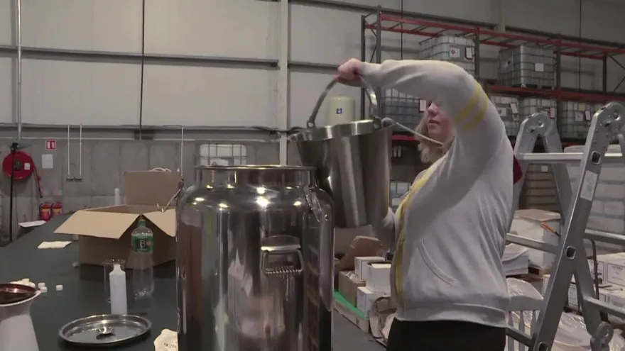 Destilería irlandesa convierte su ginebra en desinfectante para manos