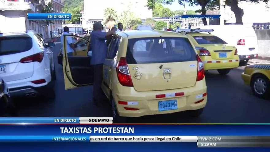 Taxistas de turismo protestan en la capital contra inseguridad