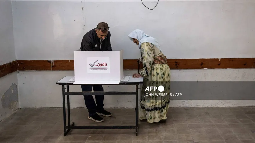 Palestinos votan en primeras elecciones desde la guerra en Gaza