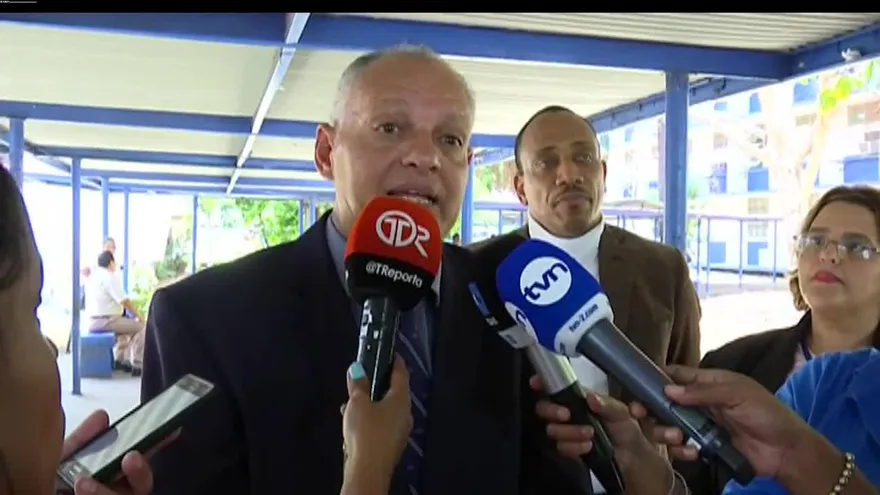 Autoridades del Meduca se reúnen en la Escuela Profesional