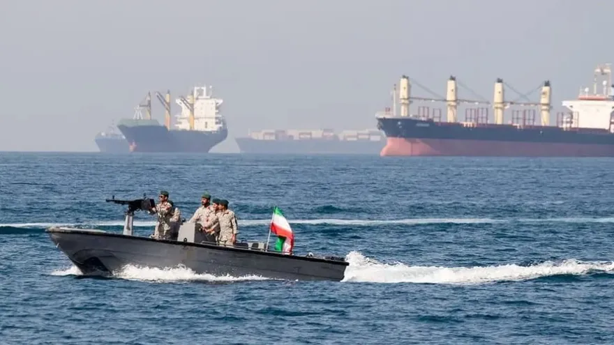 Patrulleras de Irán en el  estrecho de Ormuz.