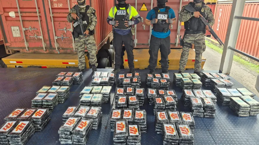 Decomiso de 399 paquetes de droga en un puerto del Pacífico