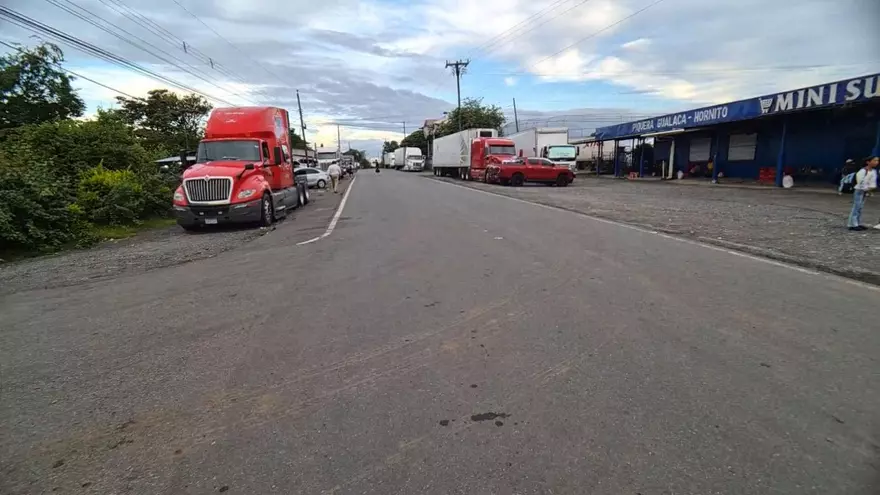 Camiones varados en Gualaca, provincia de Chiriquí