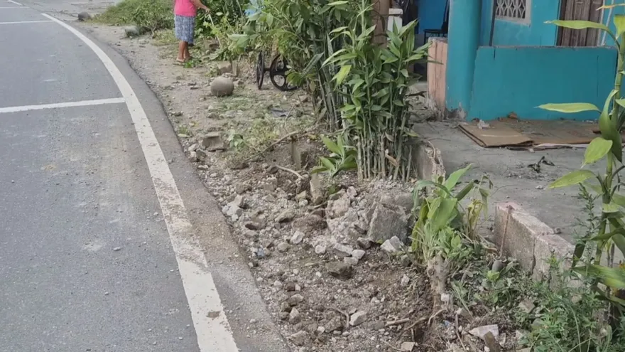El portal de la vivienda que fue afectada por choque de un conductor ebrio en Bocas del Toro