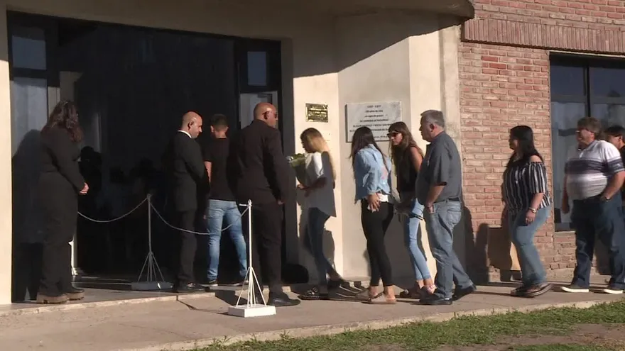 Lágrimas y aplausos en último adiós al futbolista Emiliano Sala