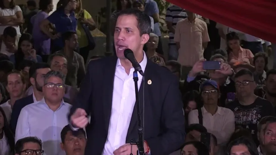 Guaidó, de vuelta en Venezuela, anuncia nueva ofensiva contra Maduro