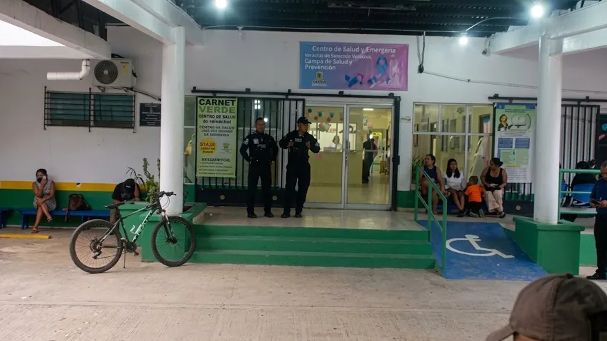 Refuerzan seguridad policial en el Centro de Salud de Veracruz tras el violento tiroteo del fin de semana