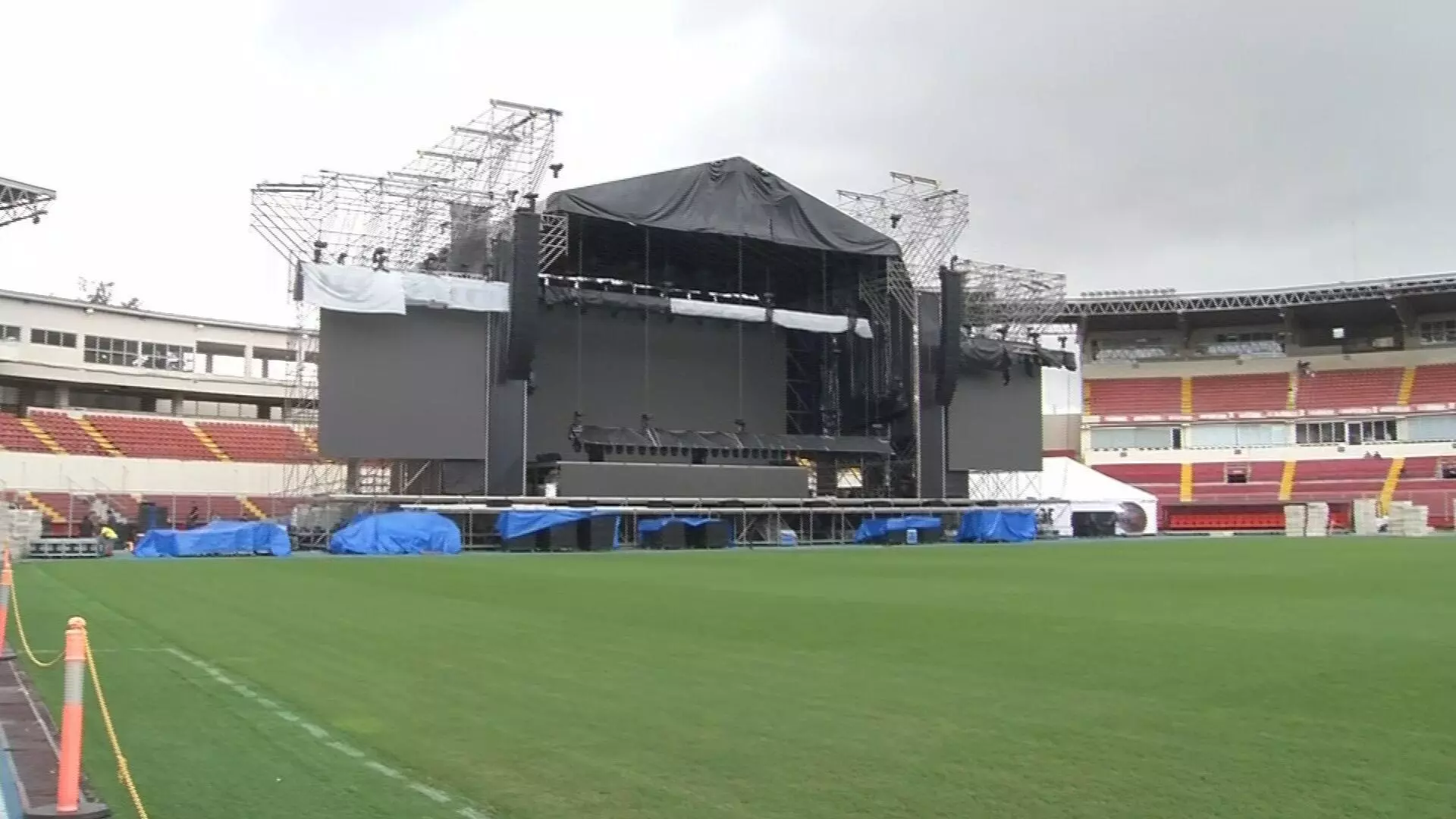 El estadio Rommel Fernández se prepara para el concierto de Daddy Yankee.