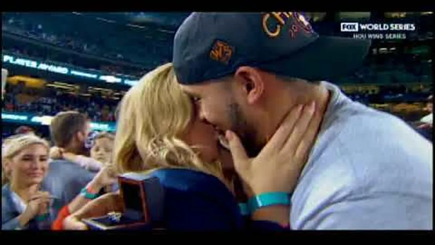 Carlos Correa se compromete en matrimonio