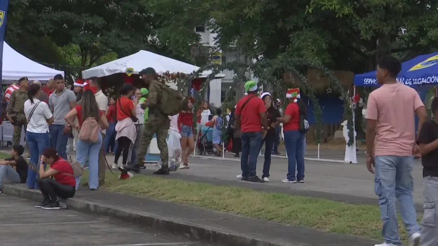 Personas en el Tour Firmeza en Amador