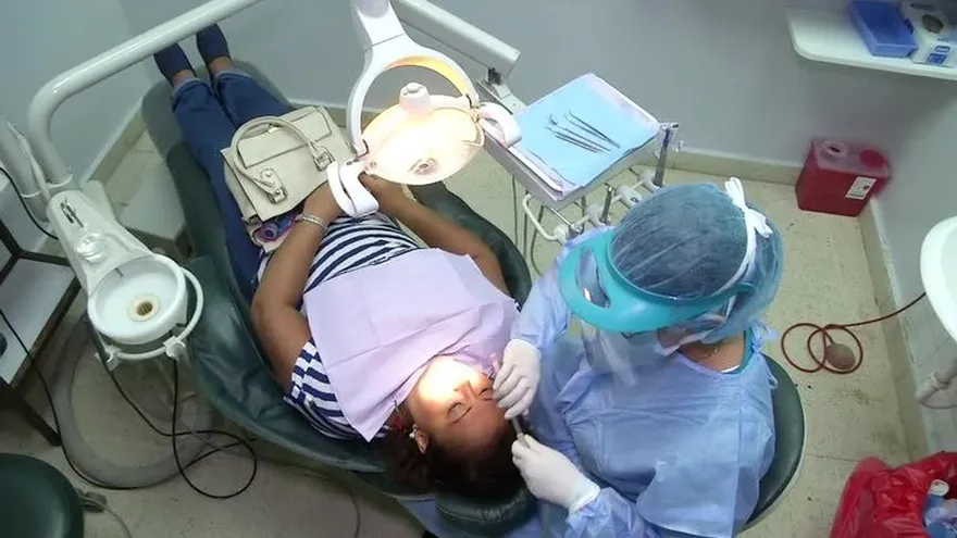 90% de la población tiene caries dental